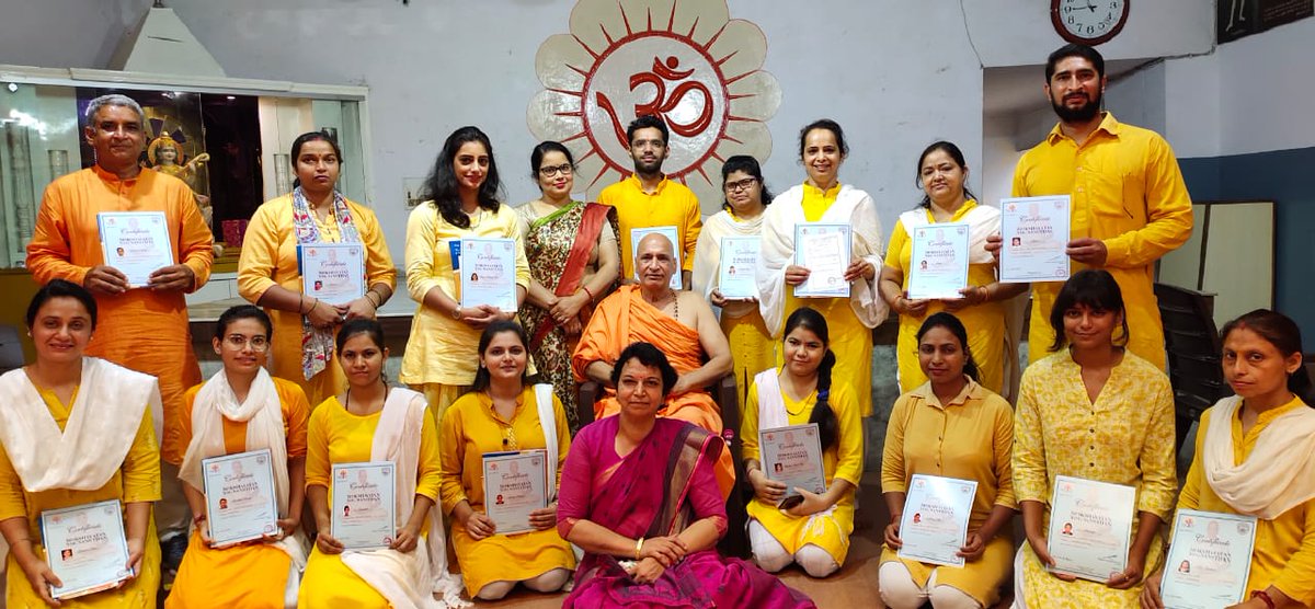 bharatyogaa's tweet photo. New dreams, new heights and new vision....

Students after successful completion of 3 month certificate and 2 month instructor course at Bharat Yoga centre Saharanpur of Mokshayatan Yog Sansthan. 

#YogaCourse #CertificateYogaCourse #IndianYoga #BharatYoga #YogaInstructorCourse https://t.co/00LvmbjzQf