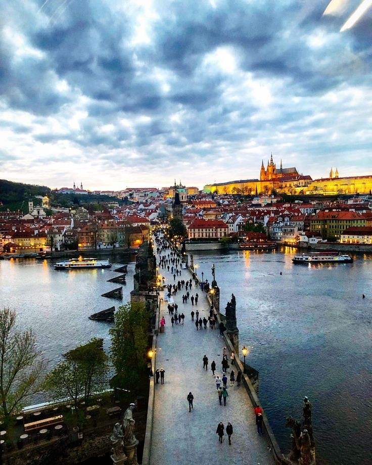 TouristEpic's tweet photo. #charlesbridge #prague #travel #epictouristspots #czechrepublic #tavelguide #travelczech #travelprague #touristspot #traveldestination #travelplans #holidaygoals #europedestinations #amazingplaces #pragueczechrepublic #praguecity #praguearchitecture #travelblogger https://t.co/LApK41ihw8