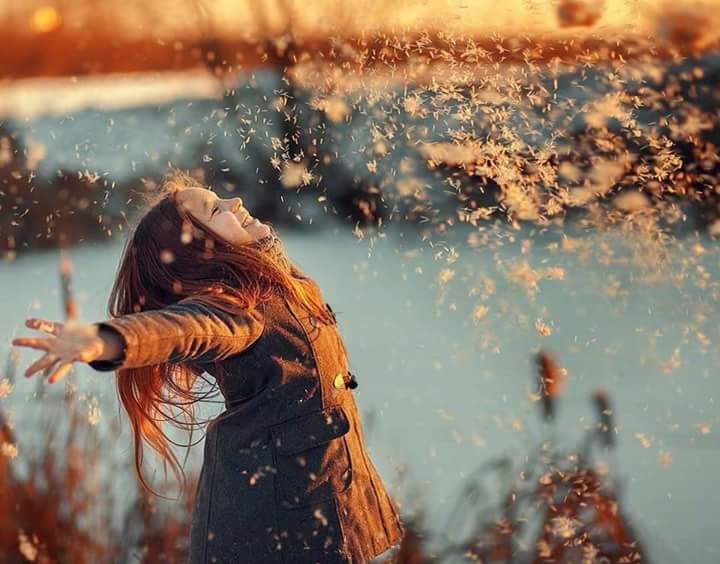 يا الله ، أتمنى ألا أنطفئ وألا يجف صبري ، ولا تتوه مسارات أيامي ، وألا تصفر ضحكاتي ، ولا أعيش قلقا وأنت في قلبي ، أرجو من الله أن لا أنكسر في اللحظة التي أؤمن فيها بقوتي ، أن لا أكون كالذي قاوم هبوب العاصفة وهدمته نسمة ، اللهم طهرني من بؤس الحياة و من كل ضيق