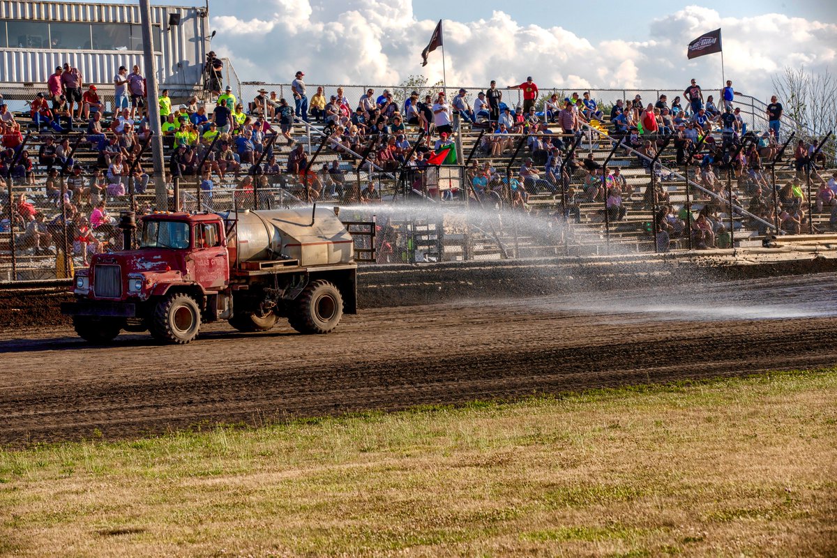IRIphotography's tweet photo. Race Day at Gas City! Come out to see all the excitement! Hot laps at 6:30. Be There! #Supportyourlocaldirttrack https://t.co/e38WKPHem0