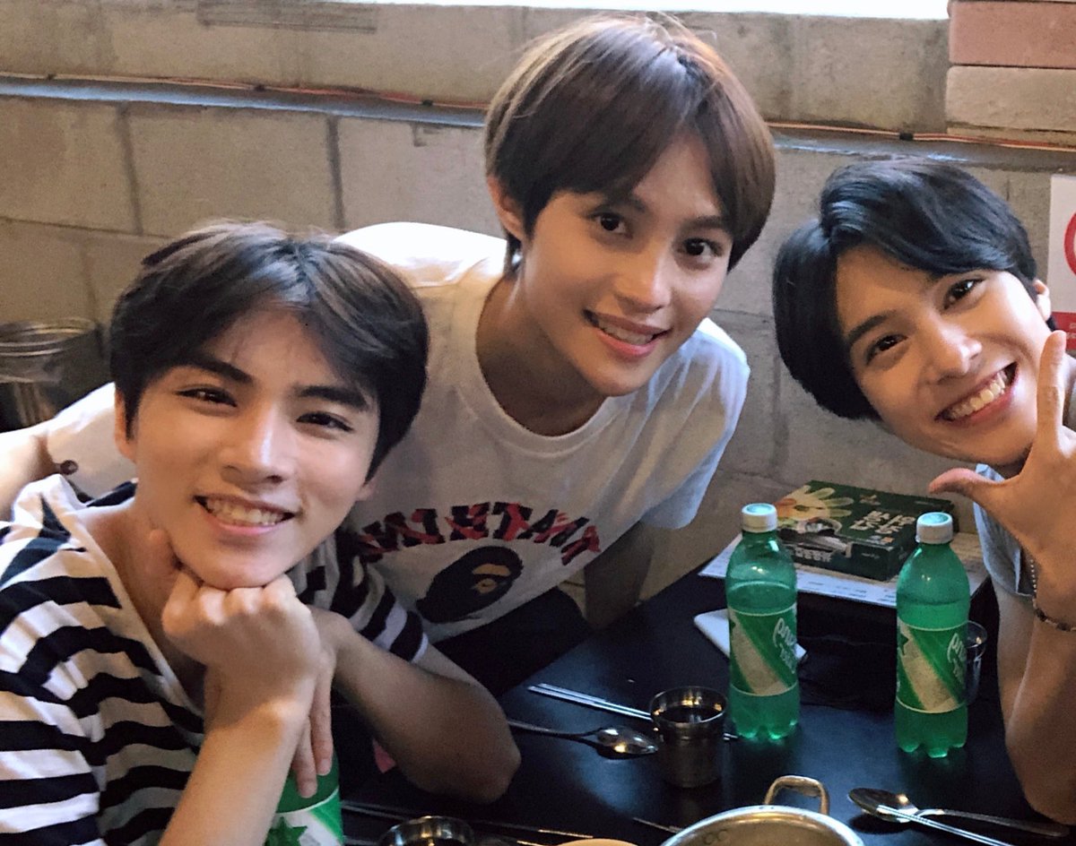 charyshary7's tweet photo. ずっとこのままでいてくれ。
ヘンヤンシャオ尊い
#2getherWithYangYang
#2YearsWithHENDERY #2YearsWithXIAOJUN #2YearsWithYANGYANG https://t.co/ISwCDAUtxo