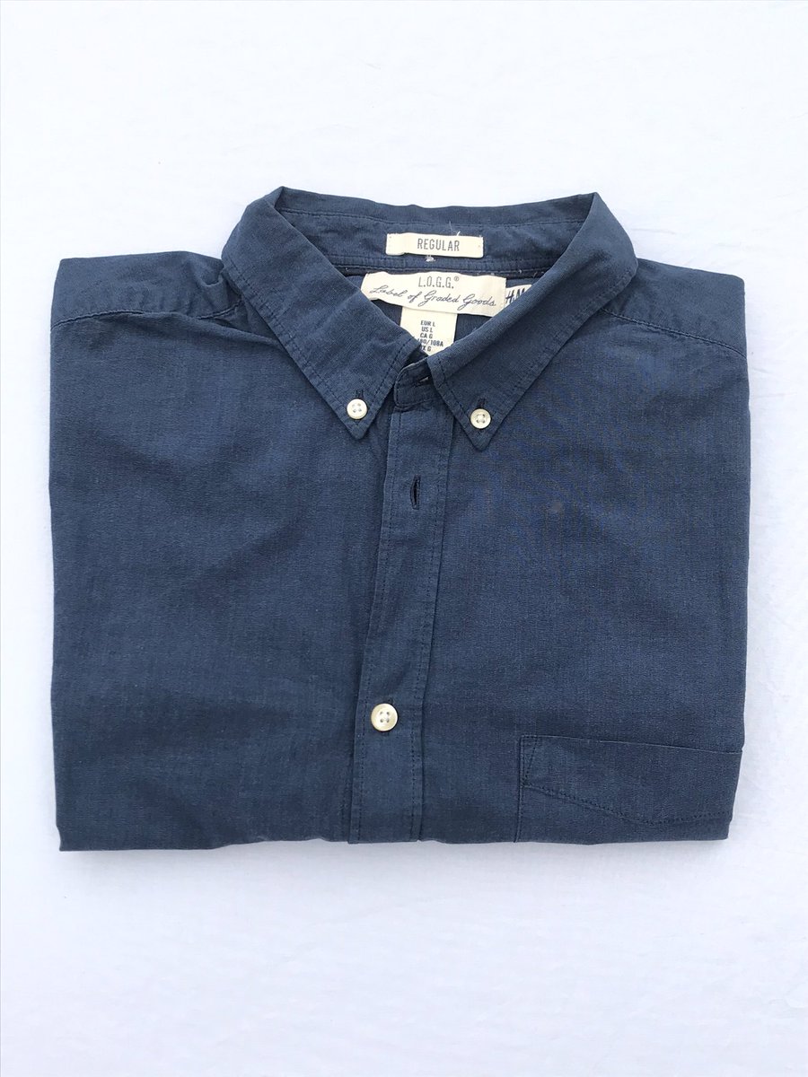 CazualStore's tweet photo. Chemise "LOGG" 
Taille : L 
Prix : 3000 XAF 
__________________

Foulard " Ted Lapidus "
Prix : 1500 XAF 
Prix ensemble : 4000 XAF 

#cazualstore #everythingiscazual https://t.co/cgwSNyf9ou