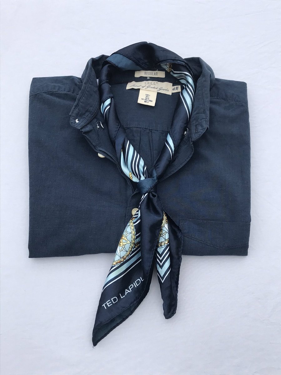 CazualStore's tweet photo. Chemise "LOGG" 
Taille : L 
Prix : 3000 XAF 
__________________

Foulard " Ted Lapidus "
Prix : 1500 XAF 
Prix ensemble : 4000 XAF 

#cazualstore #everythingiscazual https://t.co/cgwSNyf9ou