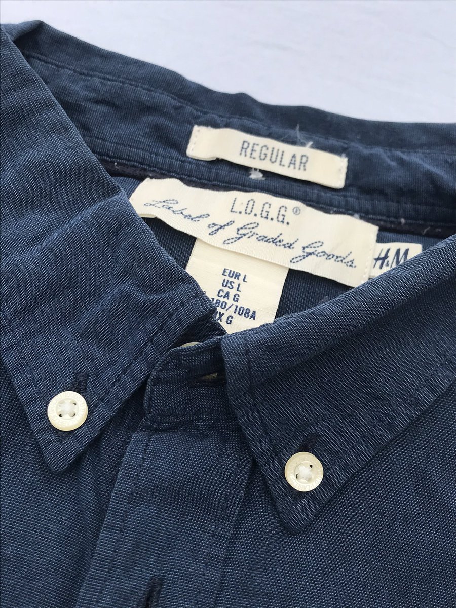 CazualStore's tweet photo. Chemise "LOGG" 
Taille : L 
Prix : 3000 XAF 
__________________

Foulard " Ted Lapidus "
Prix : 1500 XAF 
Prix ensemble : 4000 XAF 

#cazualstore #everythingiscazual https://t.co/cgwSNyf9ou