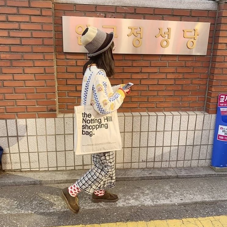 goodiemonie_'s tweet photo. #พร้อมส่งกุ้ดมอนิ่ง

กระเป๋าผ้าแคนวาส the Notting Hill shopping bag น้องเป็นกระเป๋ามีก้น จุเยอะมาก ตัวเปิดปิดเป็นแม่เหล็ก

☁️ พร้อมส่ง 245฿ ส่งฟรี (ems+10) 

—
#กระเป๋าสะพายข้าง #กระเป๋าไอแพด #กระเป๋าใส่ไอแพด #กระเป๋าเกาหลี #กระเป๋า #กระเป๋าผ้า #พร้อมส่ง https://t.co/j2sI09Y8ki