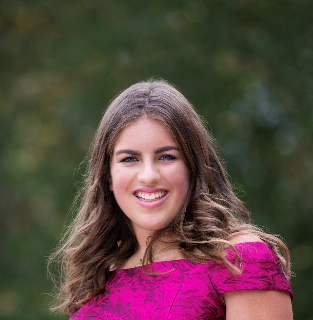 MvingTraditions's tweet photo. Today’s #FeministFellowFriday is Alexandra Tarkoff, a junior from the Bay Area! Allie is an athlete &amp; an advocate for immigrants. For her project, she's developing a video about body image called Your Body, Your Image. Learn more &amp; submit your own video at https://t.co/Dk8sifMMzA https://t.co/598mjhlgL8