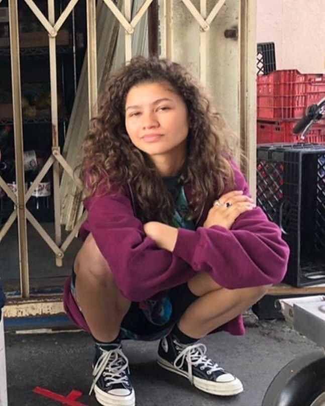 your camera roll if zendaya was your girlfriend, a thread: