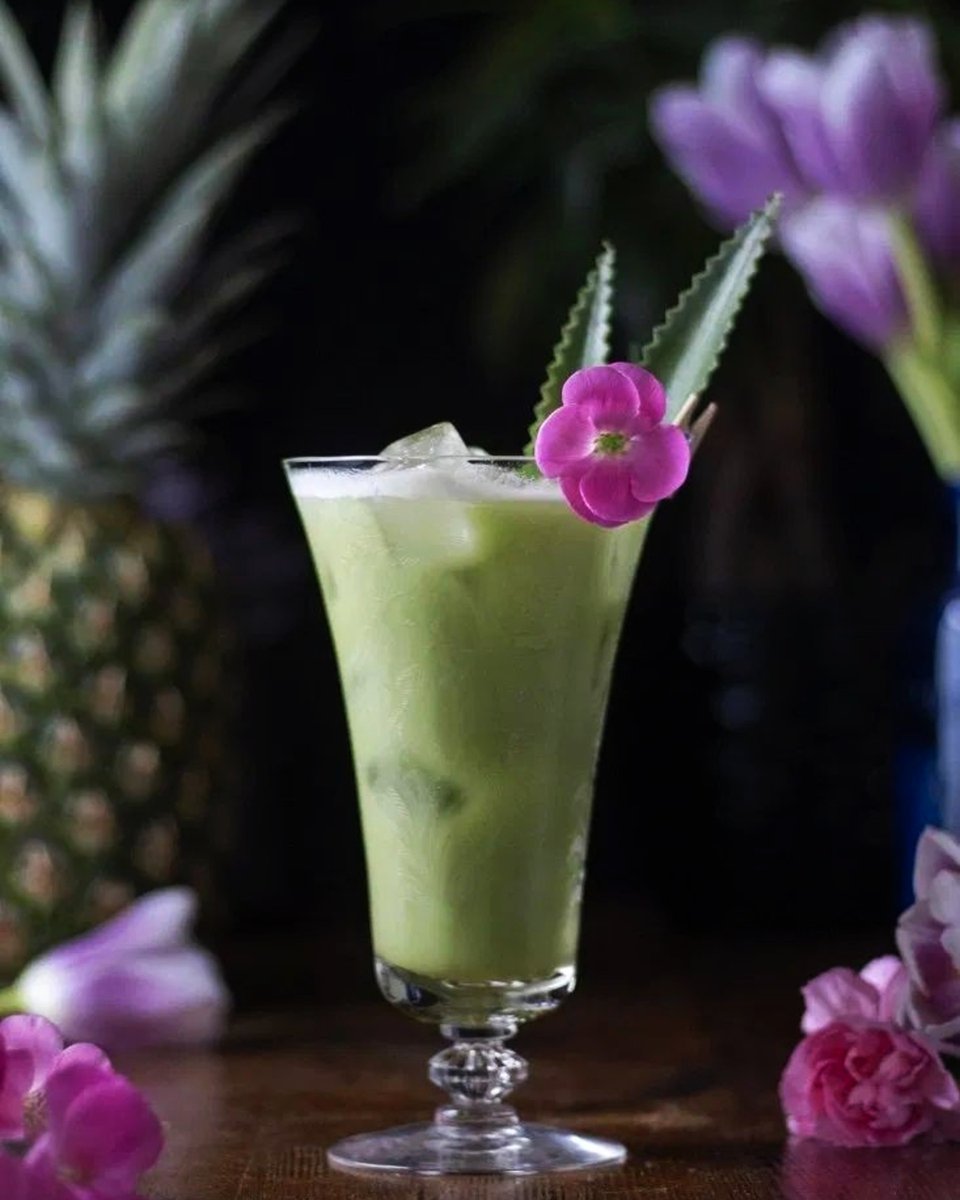 BotolPuran's tweet photo. Pineapple Matcha Cocktail

#Pineapple #drink #drinks #cocktail #cocktails #bar #bartender #mixology #love #party #cocktailpic #BotolPuran #PanchPhoronKolkata #foodlover #cheers #sip #happyhour #cocktailparty #beverage #thirsty #letsdrink #rum #whisky #gin #vodka #whiskey https://t.co/wCEYhuVfxp