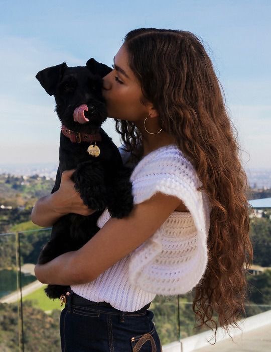 your camera roll if zendaya was your girlfriend, a thread: