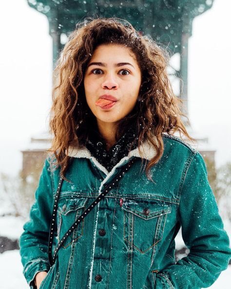 your camera roll if zendaya was your girlfriend, a thread: