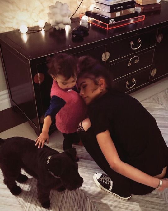 your camera roll if zendaya was your girlfriend, a thread: