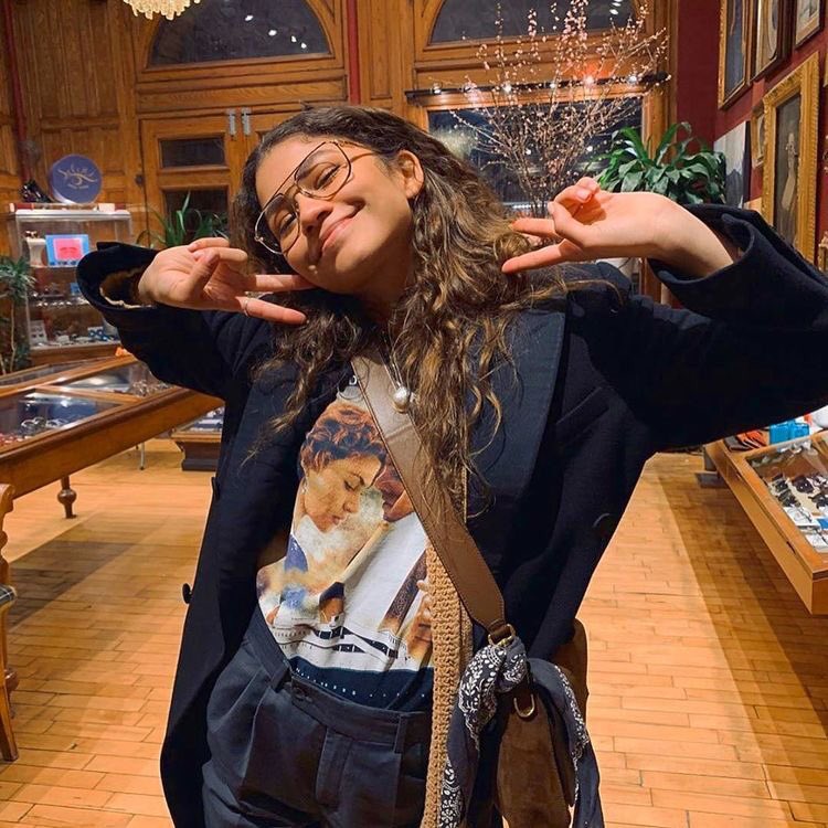 your camera roll if zendaya was your girlfriend, a thread: