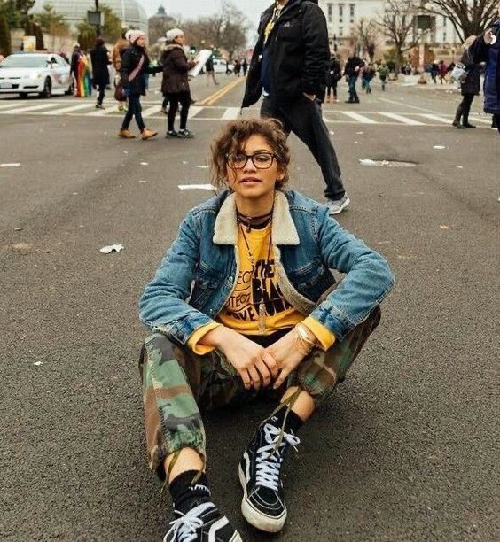 your camera roll if zendaya was your girlfriend, a thread: