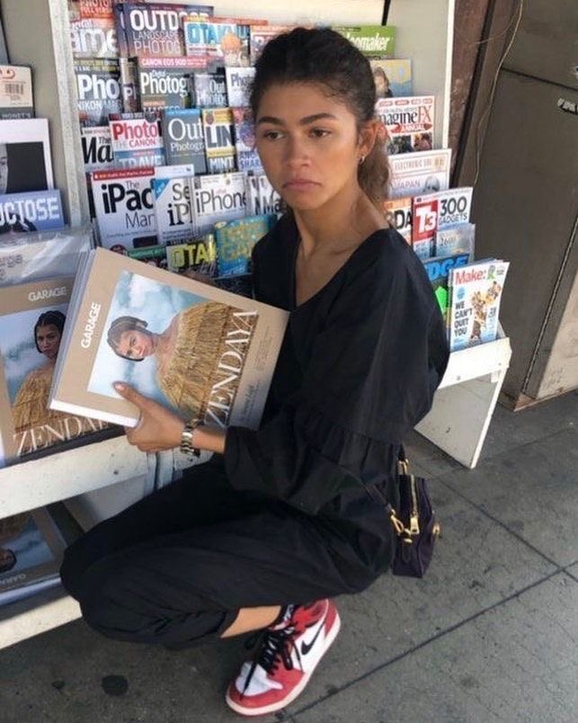 your camera roll if zendaya was your girlfriend, a thread: