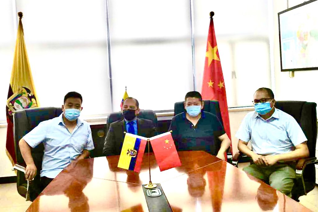 Encuentro con representantes del sector importador de #CamaronDelEcuador en #Beijing. La notificación de la Aduana de China no constituye una sanción al país, ni al camarón ecuatoriano en particular. Las exportaciones continúan fluyendo @DiplomaciaActiva