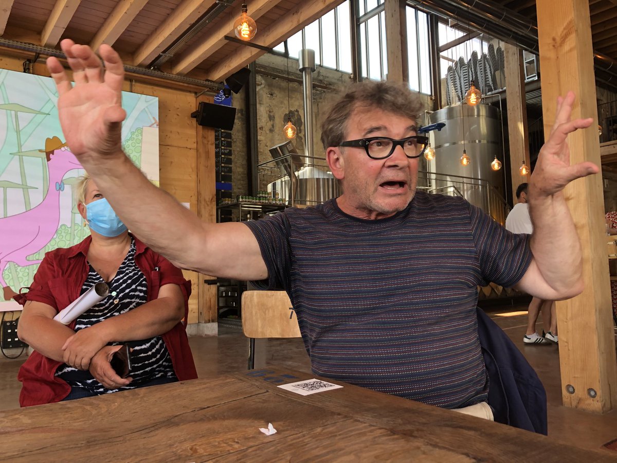 StephanePajot44's tweet photo. À la brasserie de Chantenay (Little Atlantique Brewery), un dessin animé « tatiesque » de 8 minutes en boucle, signé Mrzyk et Moriceau, qui présente #Nantes, 1ère œuvre visible du ⁦@levoyageanantes⁩ ⁦@presseocean⁩ (elle sera installée en gare de Nantes à la rentrée) https://t.co/1tijouKeZ5