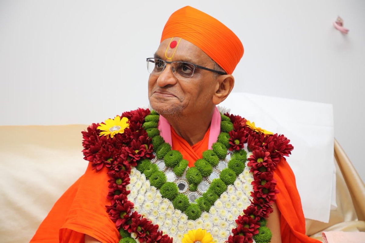 vasantivarsani's tweet photo. My Beloved Bapa,Your Prem ni Murti in human form was incredible.Yes,you will always remain in My heart,But I will miss Your smile,laughter,Charisma,flying kisses.Your love to me was immense. You didnt distinguish btw big or small,young or old,you treated us all equal ♥️ https://t.co/5pW6bh4O97