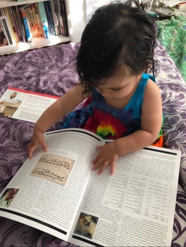 ambachsociety's tweet photo. Baby Shoshana loves reading the latest issue of her American Bach Society newsletter! Thanks to her father, Gabriel Guevara, for sharing!

#jsbach #bachnotes #newsletter https://t.co/xg0OMtXnpB