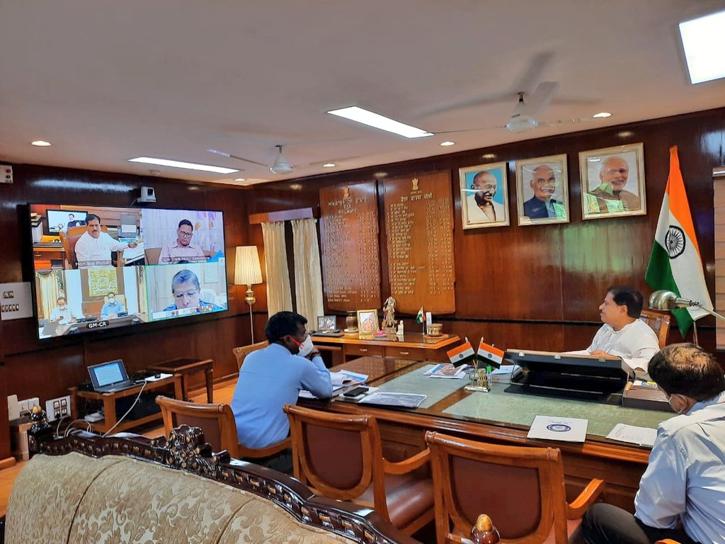 SWRRLY's tweet photo. @GMSWR attended meeting with Hon'ble MoSR to discuss important doubling projects like #Puna-#Miraj-#Londa and #Gadag-#Hotagi for easing congestion and increasing of train speed.
#India #IndianRailways #Karnataka #swrrlyupdates #swrrlynews #IndiaFightsCOVID19 #infrastructure https://t.co/g957r29UPT