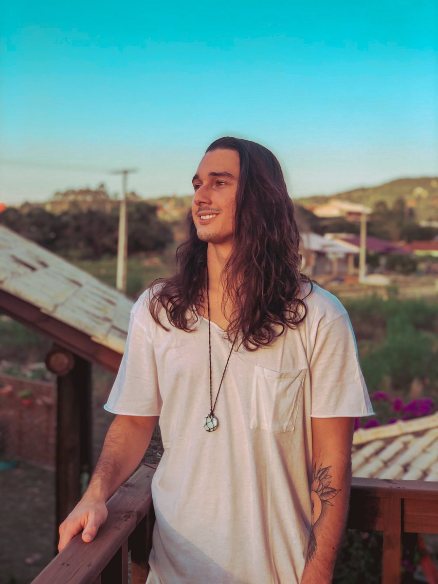 BezinHAmaral's tweet photo. 3 anos atrás / agora 

oq ganhei de cabelo ganhei de dor nas costas https://t.co/YXoDugoxbQ