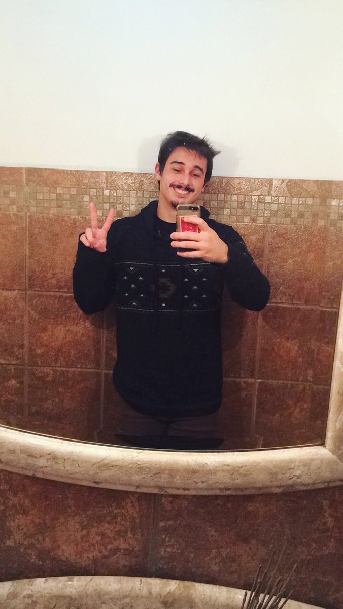 BezinHAmaral's tweet photo. 3 anos atrás / agora 

oq ganhei de cabelo ganhei de dor nas costas https://t.co/YXoDugoxbQ