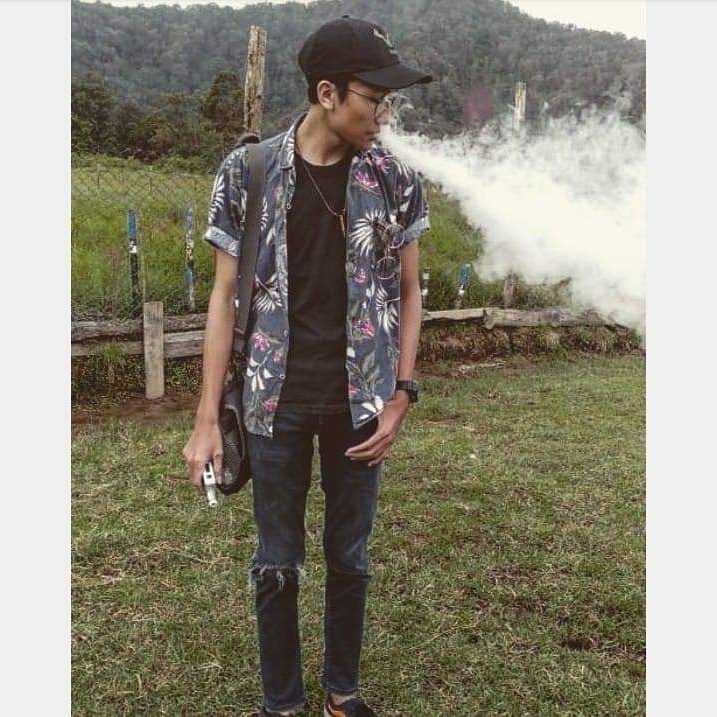 caminton's tweet photo. Puff puff pass🍁 https://t.co/5wrqkefvNa