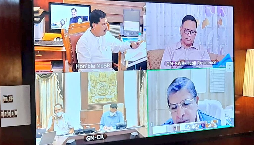 SWRRLY's tweet photo. @GMSWR attended meeting with Hon'ble MoSR to discuss important doubling projects like #Puna-#Miraj-#Londa and #Gadag-#Hotagi for easing congestion and increasing of train speed.
#India #IndianRailways #Karnataka #swrrlyupdates #swrrlynews #IndiaFightsCOVID19 #infrastructure https://t.co/g957r29UPT