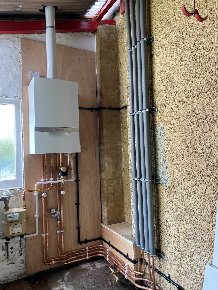 PJonesyy's tweet photo. System change the past couple of days, fine work by the boss Kyle!👍🏽 @vaillantuk @SpirotechUK #vaillantinstallers https://t.co/zJDeUuLljv
