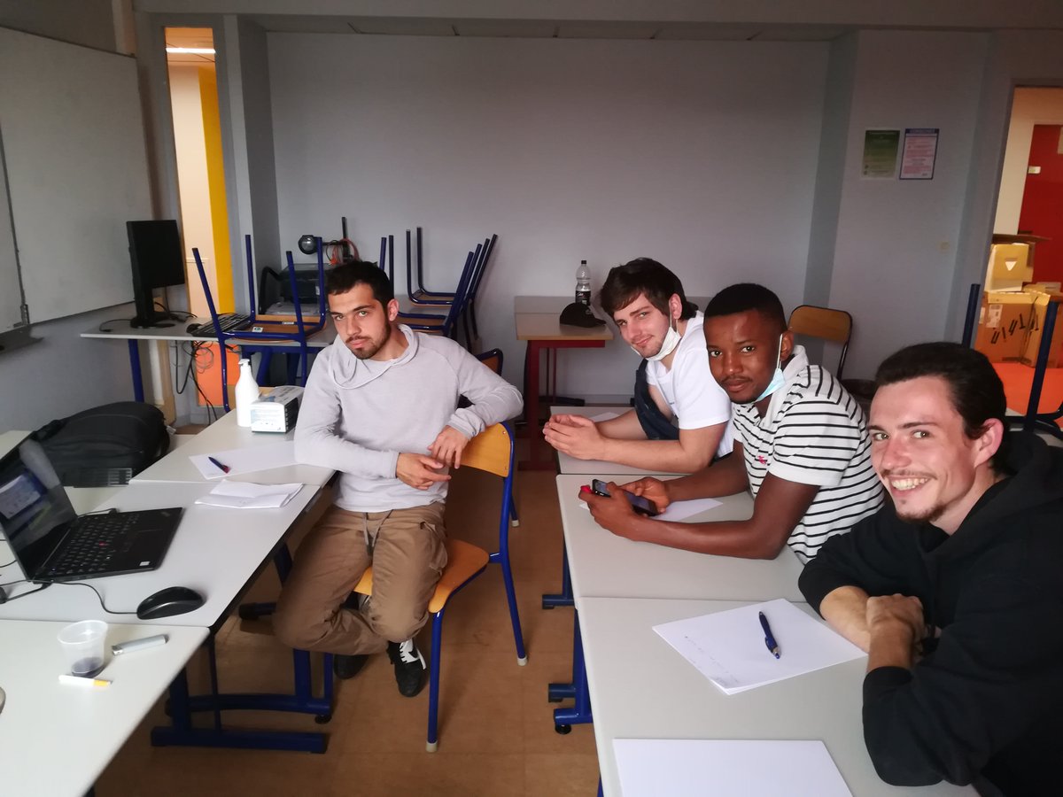[CONCOURS] 28ème Championnat National des apprentis Électriciens « Le Monde de l’Electricité ».
Bravo à l'équipe BAC PRO MELEC , constituée de Barry MAMADOU, Nathan BASTARD, Juluan LE DANTEC et Erwan SCHOLTES pour leur qualification en finale et pour avoir décroché la 4e place!