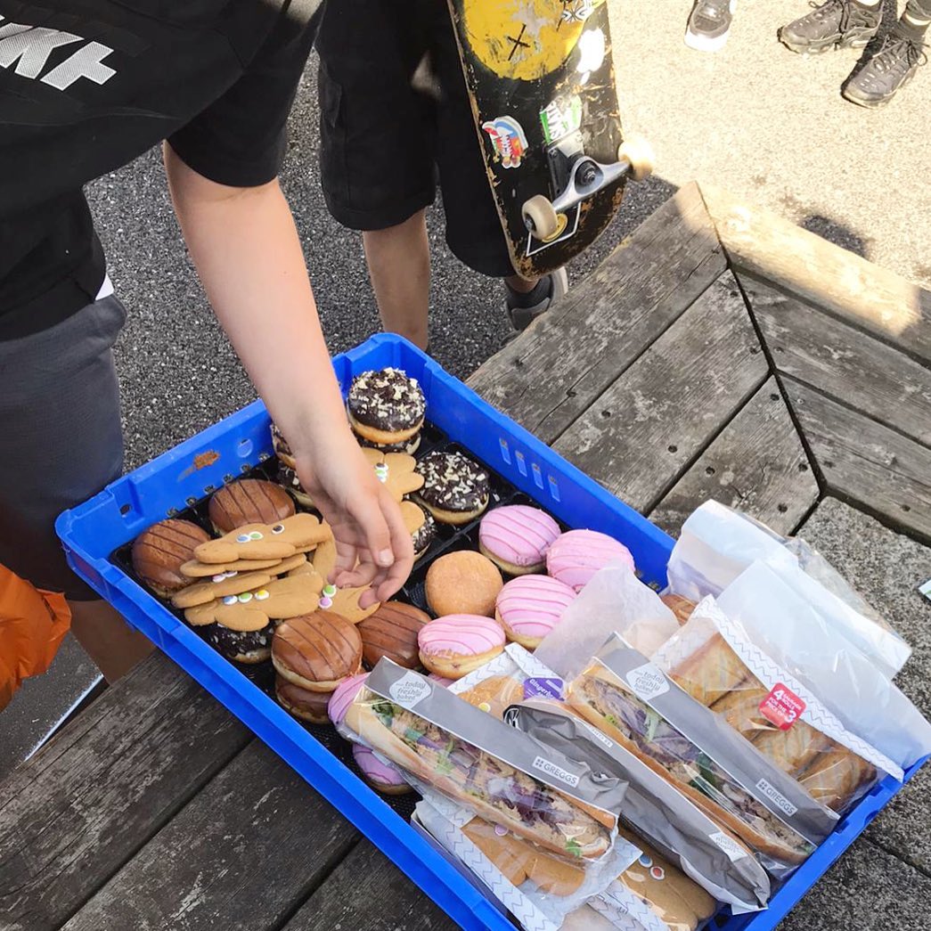 NOVAStreetUK's tweet photo. Dan &amp; Toby are out later in #Torquay #Paignton

Give them a shout if you see them around 🗯

Free snacks thanks to @GreggsOfficial Greggs EOD (with a side of free sanitiser &amp; social distancing) 

#LoveSports #CIC #Torbay https://t.co/JvWVUnQtUv