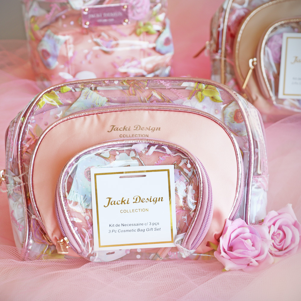 CHAINSHIELDER__'s tweet photo. Um presente em forma de necessaire! 💕
Encante-se com a linda e delicada estampa da coleção Doce Encanto!
Comente aqui, quem gostaria de receber um presente assim? 🎁
#DoceEncanto #Necessaire #KitdeNecessaire #JackiDesign #JackiLovers https://t.co/G119rbhEf4