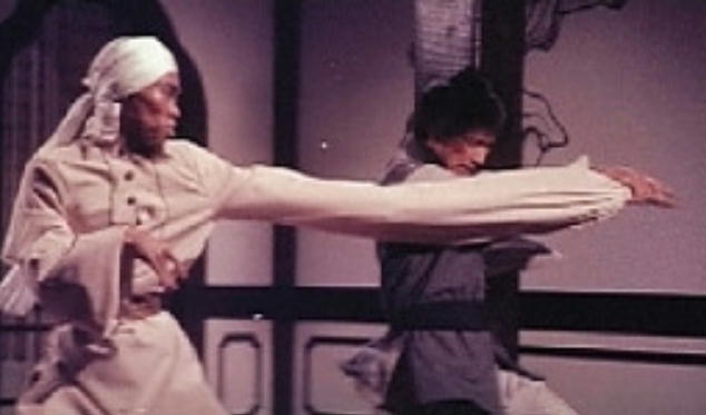 りょう Street Fighter 在 Twitter 上 ダルシムの伸びる手の元ネタ 超絶倫人ベラボーマン とか 片腕カンフー対空とぶギロチン とか言われてるけど 西谷さんは 強いて言えば ジョジョ って答えてるんだよね T Co Ehb1vpqt5k Twitter