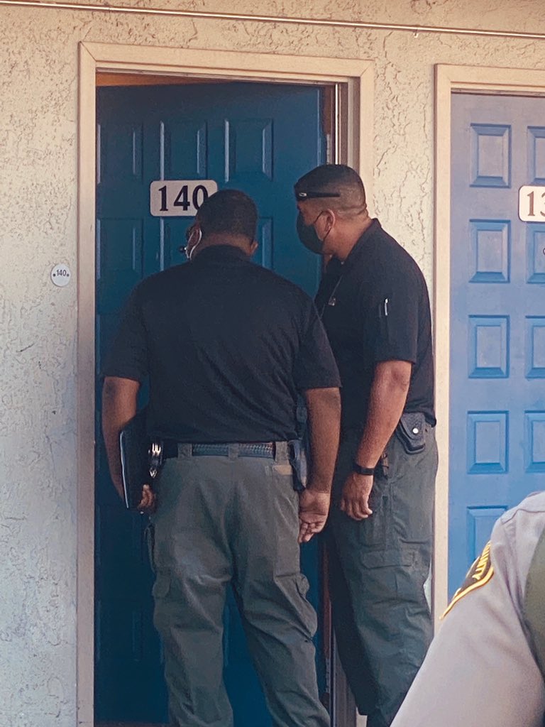 LASDMET's tweet photo. #lasdmet helped a 5 month pregnant F/A making suicidal/ homicidal statements. The patient was refusing to exit the motel rm. Deps were able to talk her out the rm w/out incident and taken to hosp for her well being and her unborn #NationalSuicidePrevention line800-273-TALK (8255) https://t.co/zzOQxfypm6