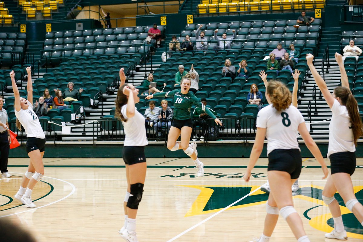 WMTribeVB's tweet photo. We know @annaporter_123 has that #FridayFeelin 

#Sisterhood #Sacrifice https://t.co/WZhMGD4rEF