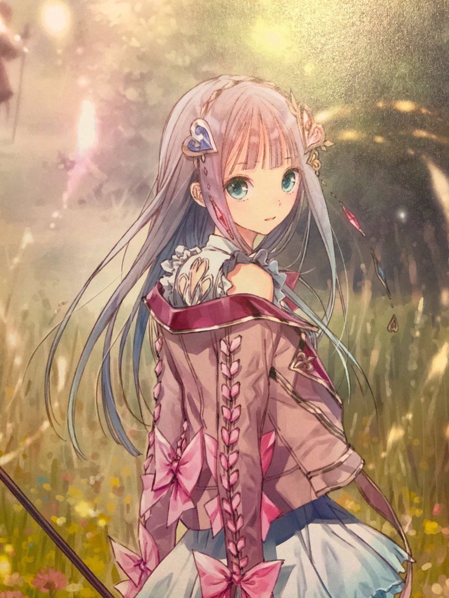 Her design (by Mel Kishida) is brilliant, detailed, her color palette is aesthetically pleasing and it has many references to the past arland alchemists like her hairband's hearts colors, that represent previous arland alchemists: Pink (Rorona), blue (Totori) and yellow (Meruru).