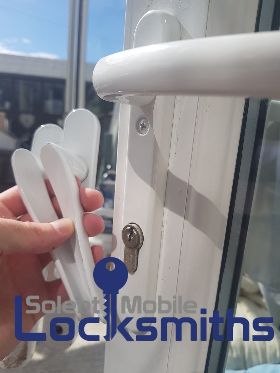 SolentLocksmith's tweet photo. New handles for a customer in #Gosport #LocalLocksmiths #LocalBusinesses #LocksmithService #LocksmithsNearMe #LocksmithsGosport #GosportLocksmiths #SolentMobileLocksmiths #Checkatrade #BuyWithConfidence #TradingStandardsApproved https://t.co/BgJGrE7wRa