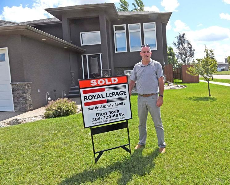 Manitoba recorded a record number of residential property sales in June, the Manitoba Real Estate Association reported Thursday. bit.ly/2BdFKYw #bdnmb