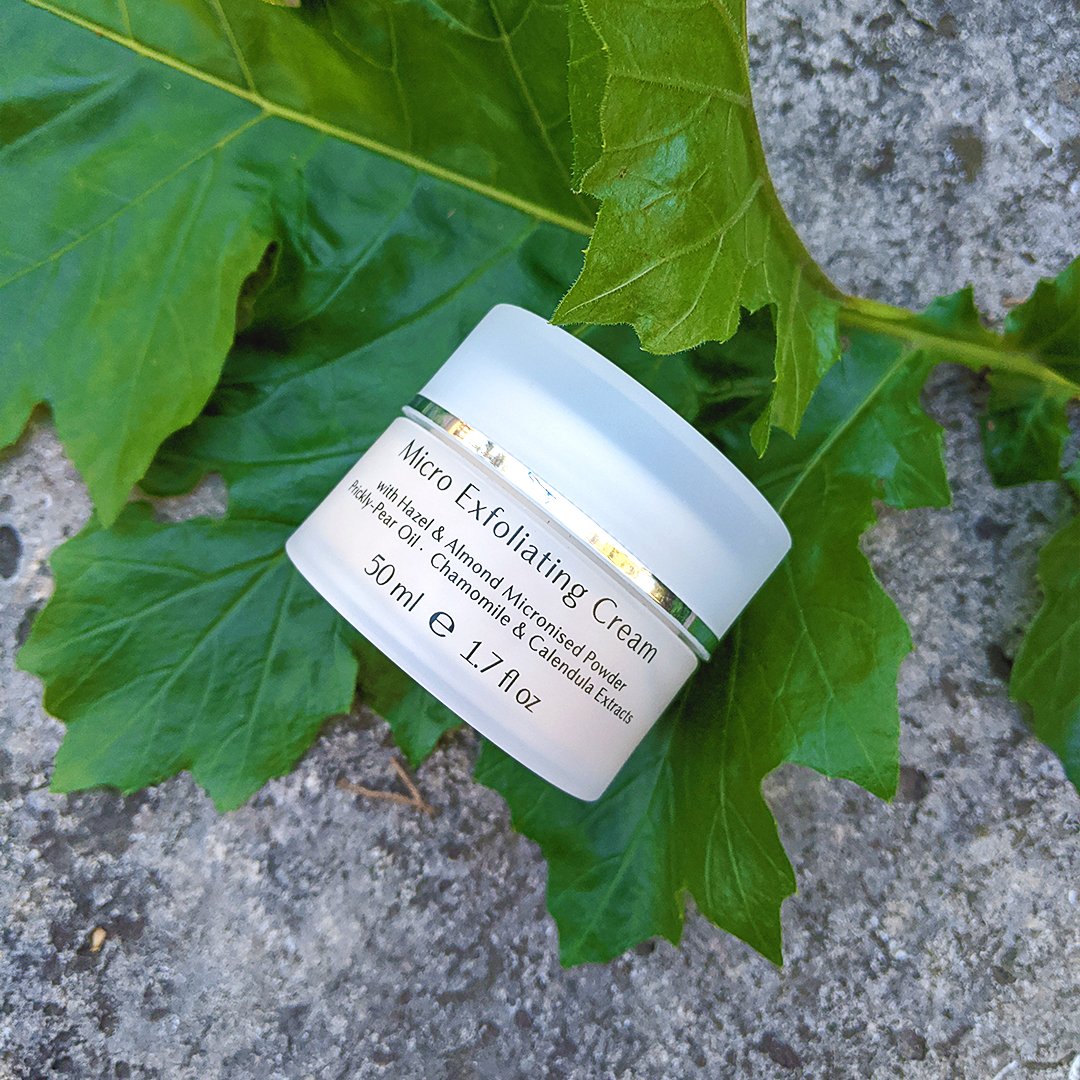 enphasisbeauty's tweet photo. During summer, use fewer products on our skin to let it breathe.⁠ But don't forget the basics!⁠ A face exfoliator at least once a week should be in your basic routine to buffs away dirt and dead skin cells.⁠ #faceexfoliator #facialscrub #selfcareroutine #summerskincare https://t.co/AG6bC8J0Mw