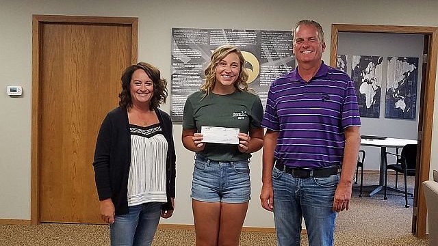 prins_insurance's tweet photo. Even while working from home #teamprins continued to support our Casual for a Cause program. 👖 Amber Bosma and Jim Jansen proudly present a contribution to Brittany Buren for the Royal Family Kids Camp. #CasualForACause @rfkcnwia https://t.co/KaKAr9Qf8q