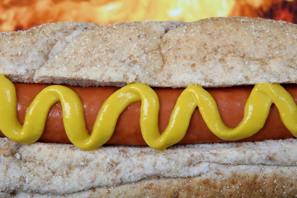 LewisDining's tweet image. Let’s be frank: what could be better than a classic hot dog on a summer day? #NationalHotDogDay 🌭