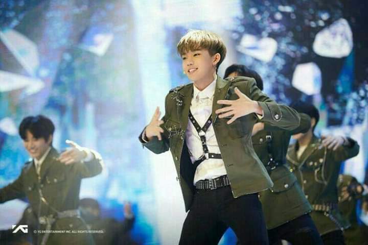 panda_jhoon's tweet photo. Hyunsuk had been through a lot, Mixnine struggles and his struggles during YGTB is so heart wrenching. And now he's the leader and debuting soon. Reply the tagline if you appreciate him

#빛나는TREASUREDAY 
#StrongLeaderHyunsuk
@treasuremembers 
트메는 트레저 옆에 항상 있을게 https://t.co/fU2Bgn1OSo