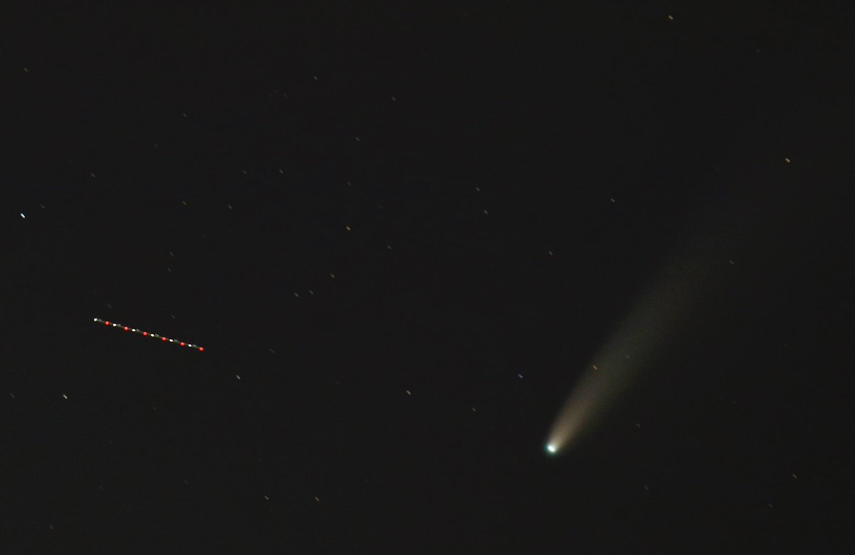 Comet Neowise as seen from Chimney Peak in Jacksonville Thursday night, including the blinking lights of a passing airplane. #NEOWISE #comet