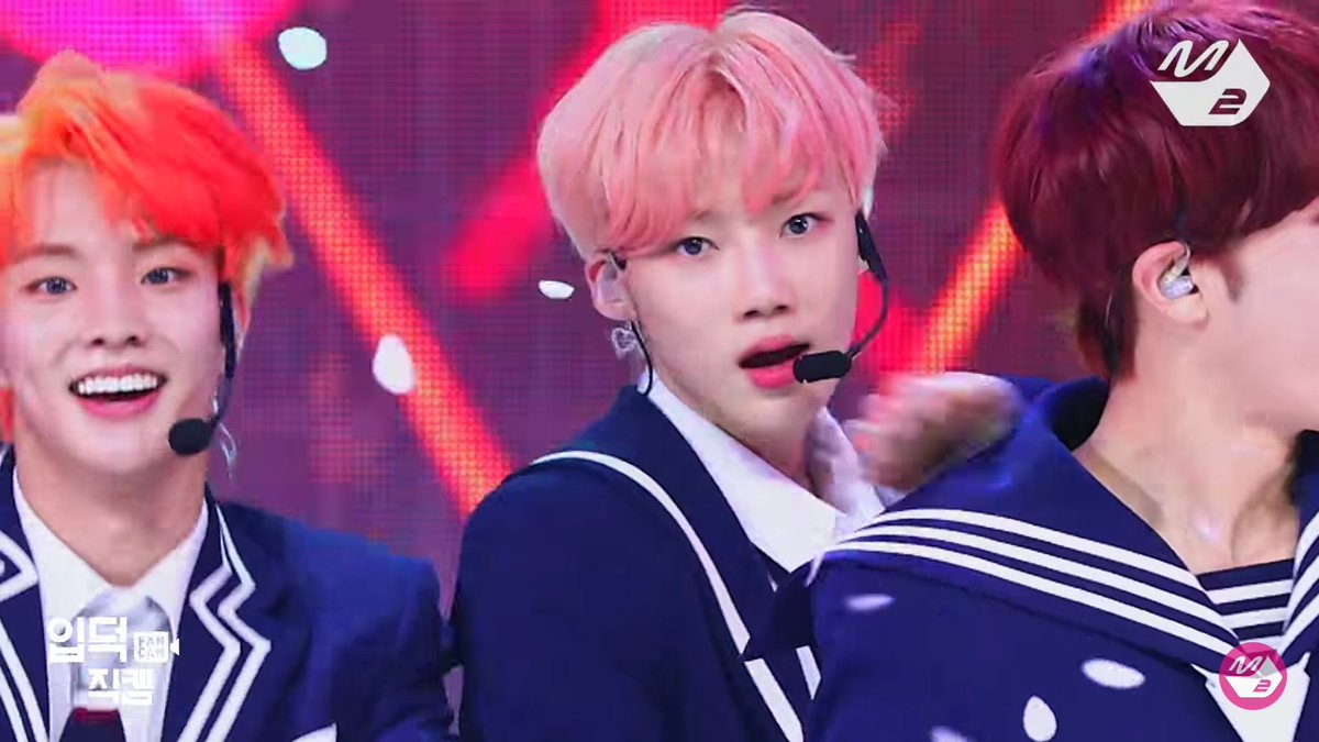 New_Shox's tweet photo. @MnetMcountdown #월드넘버원_엠카이벤트 #MCOUNTDOWN 

베스트 직캠이라 하면 당연히 190502 블룸블룸 파우〰️💐 뉴 입덕직캠이죠💞

핑크머리에 마린룩 뉴🌠만으로도 너무 좋은데 색감까지 청량한🌊 직캠이라니.. 예쁘게 담아주셔서 감사합니다
⸝⸝ʚ̴̶̷̆ ̯ʚ̴̶̷̆⸝⸝...💕💗🌸

 🧚‍♀️https://t.co/ArBpbQEDYS🧚‍♀️ https://t.co/mqy2G38ycG