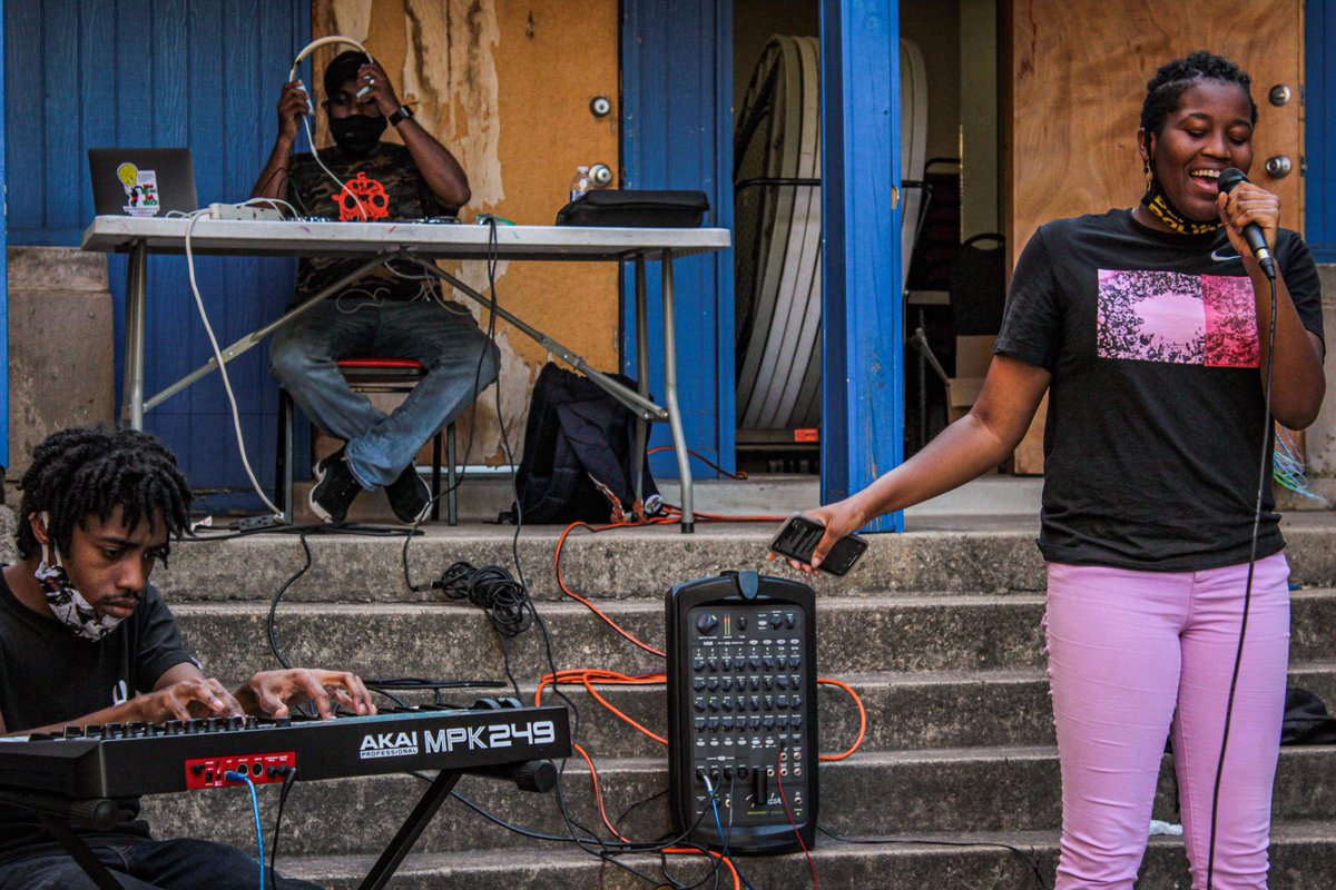 ADD2theMC's tweet photo. Held our very first outdoor jam session for the youth that we are calling #InTheCourtyard. Was taking temperatures, mandatory hand sanitizing, wiping down mics after every performer.
Best part was seeing the youth and artistic community come together for a moment of joy https://t.co/hjrmAuVVr1