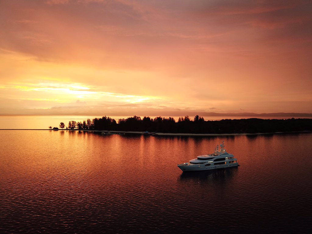 Wesleywaltonrsa's tweet photo. That early evening burn.
.
#yachtlife #travel #drone #dji #dronephotography #nature #sunset #eveningburn #cloudporn #skylovers #gf_daily #love #beautiful #instadaily #dusk #nature_perfection #ocean #island #red #bravo #belowdeck #belowdeckmed #sustainability #conservation #view https://t.co/yIAEPwNm9i