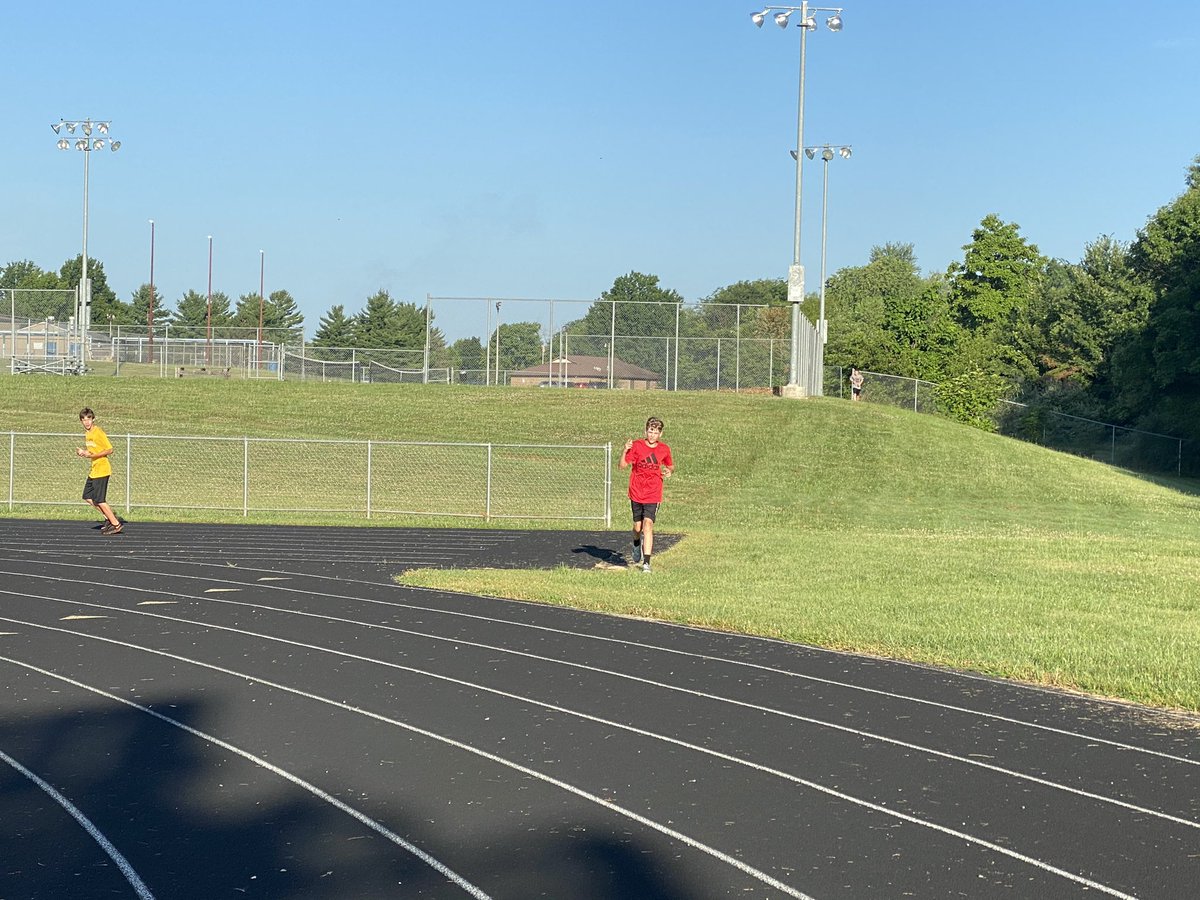 Fun Friday with a campus run on the xc course followed by some Ultimate.  Great day!  Have a safe and restful weekend!  #fultonhornetsxc <a href="/CoachHutchXC/">Doug Hutcherson</a>