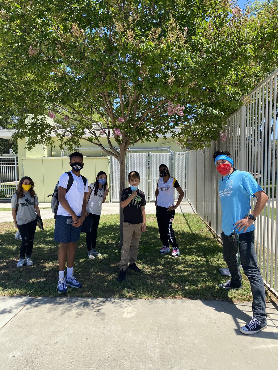 f_escobar05's tweet photo. What a great first week of Summer Enrichment @EmSTEAMCVUSD ! Students learned the safety protocols and did so many fun activities. SEL, breakouts, journaling, STEAM activities, and a sports themed dress up day to cap off the week. More in store for next week! @CajonValleyUSD https://t.co/splObXVP4X
