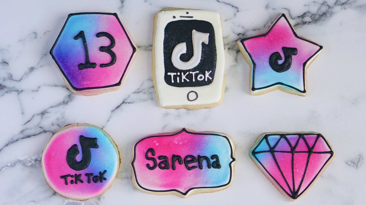Sarena loves TikTok so her mom ordered her some custom cookies for her 13th birthday 🥳 
.
#tiktok #tiktokcookies #sugarcookies #birthday #laineys #laineystoronto #cheflaineypants #toronto #eastyork #customsugarcookies