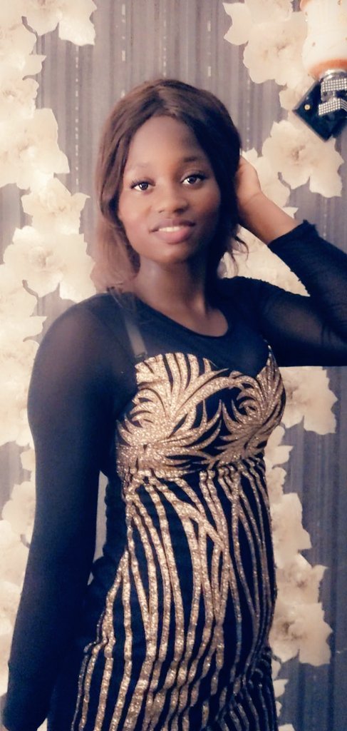 LaReineJC2's tweet photo. Bonsoir par là svp 🙏 abonnez vous 💕🥰🍫 https://t.co/GCccT8CBn0