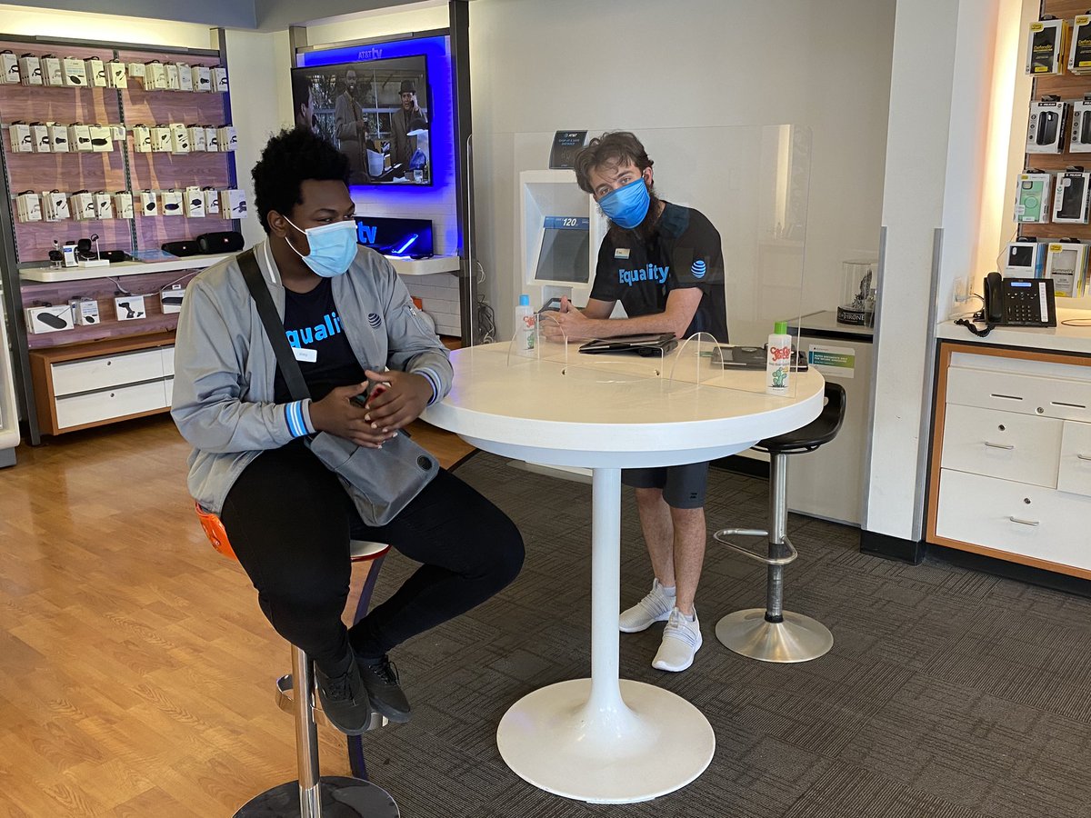 lh6762's tweet photo. At AT&amp;T Lady Lake we celebrate diversity and live the AT&amp;T core values every day!! #attemployee #oneflaequality #LadyLakeMob_Ent #equality https://t.co/C6XiLqPBGs